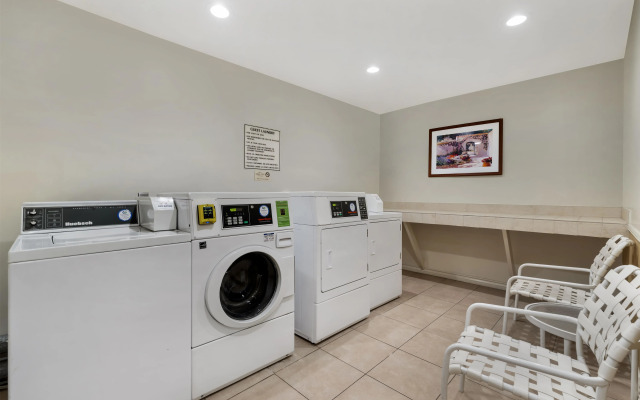 Best Western Plus Carriage Inn