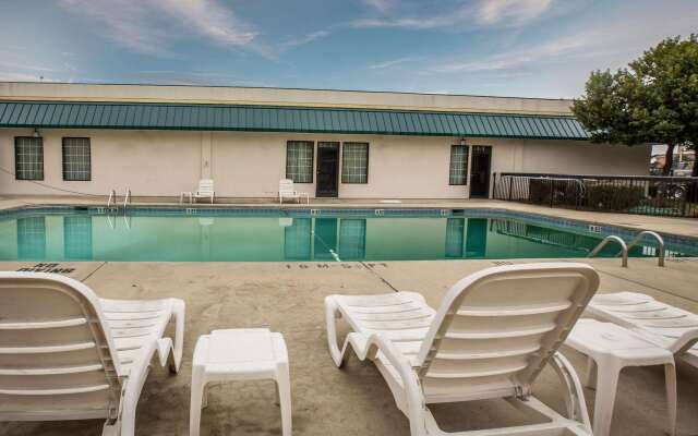 Quality Inn & Suites Hanes Mall