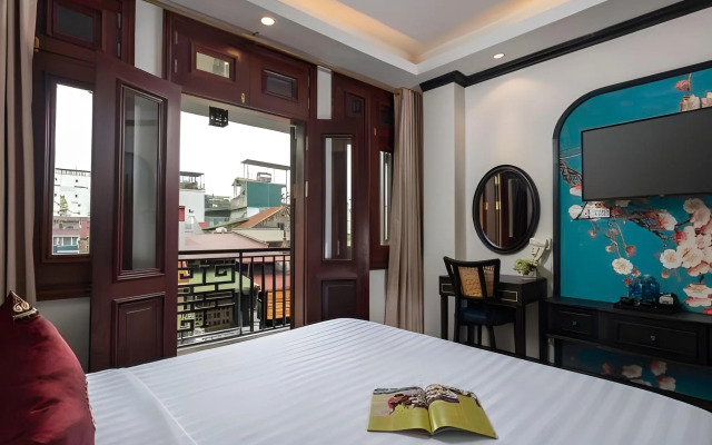 Queen Light Hotel