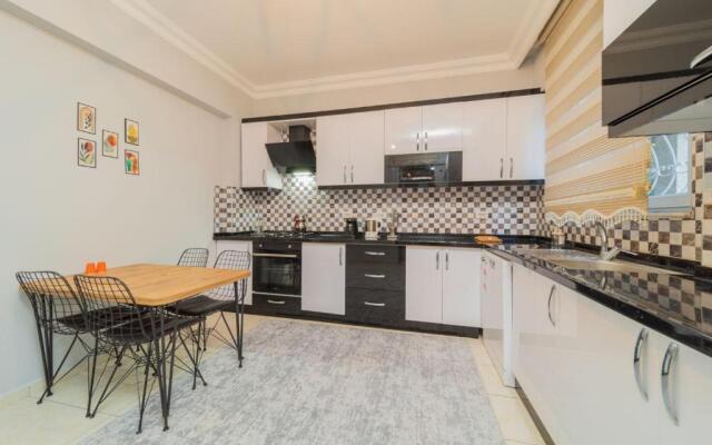 Vibrant Flat With Lovely Balcony in Muratpasa