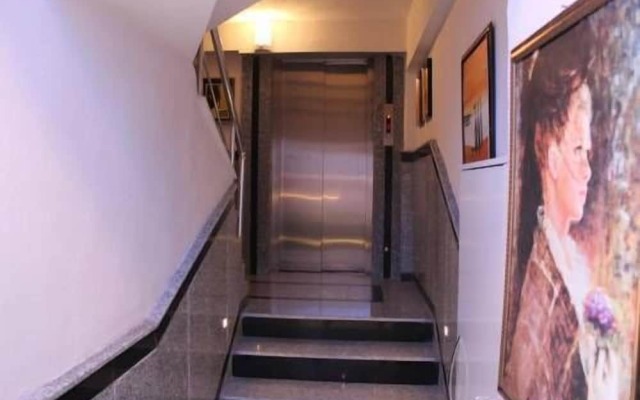 Class Suit Residence