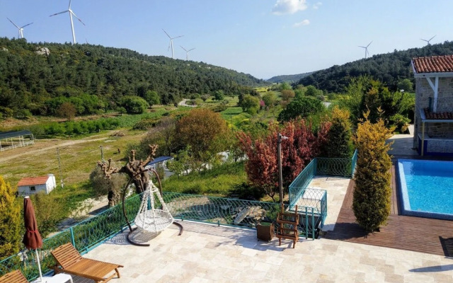 Otel Naturla Göl Evi