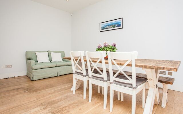 Bright 3 Bedroom Home in Clapham South
