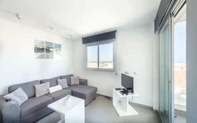 Bright Home 50m From the Sea