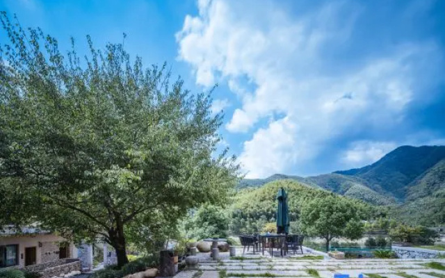 Jiuhuashan Yanqi Lake Bay Hotel