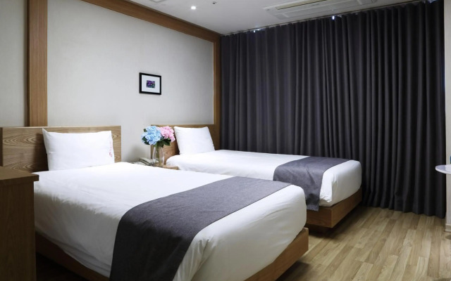 The Hotel Yeong Jong