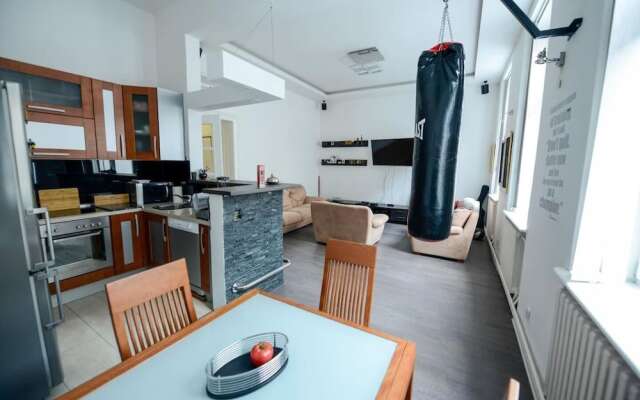 Hostel East-West