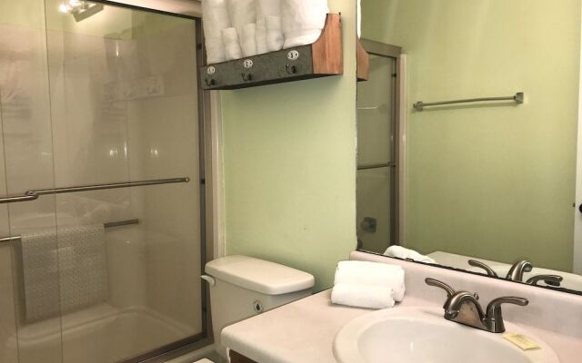 Las Palmas 121 Condo