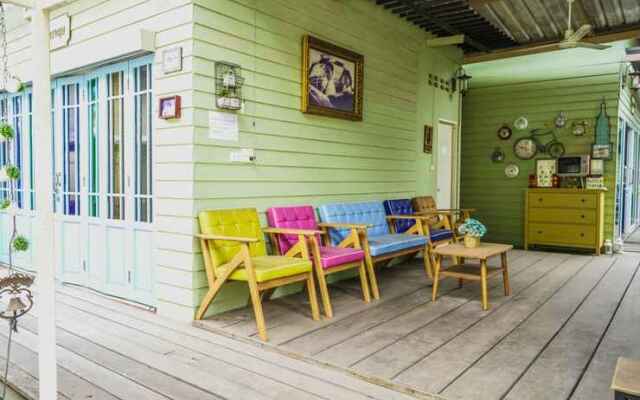 RoomQuest Amphawa Floating Market