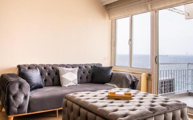 Furnished Stylish Sea View Flat in Izmir Konak