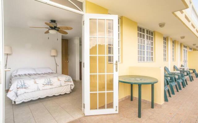 3 bdr apt with pool steps from Sandy Beach