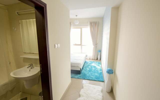 Deluxe Apartment with Lake View