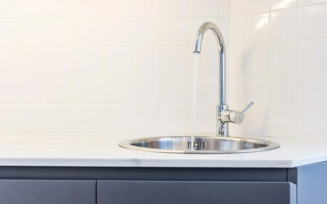 GuestReady - Orange Basket Flat