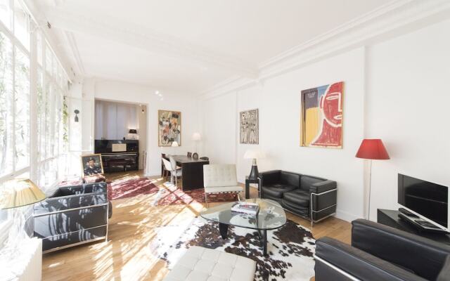 Sunshine Loft in Montmartre