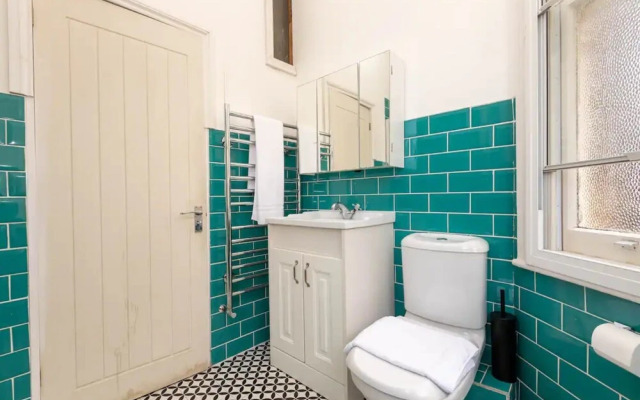 Spacious 5 Bedroom Home in Camden