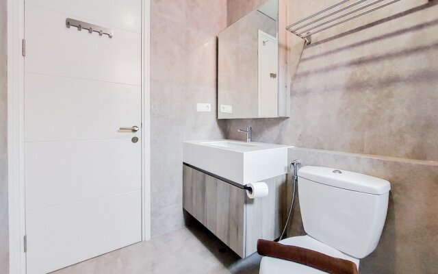 Fancy And Nice 2Br At Lloyd Alam Sutera Apartment