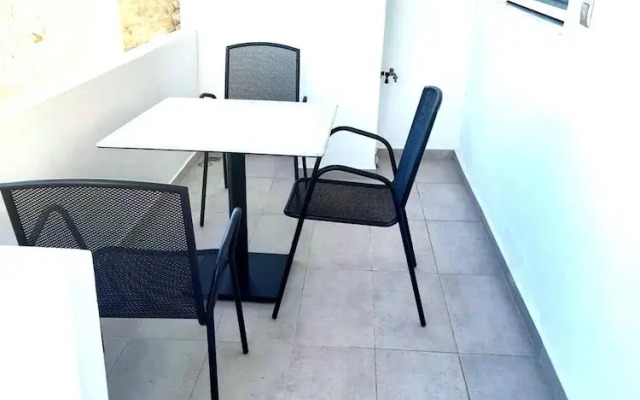 White Dome Apartment I