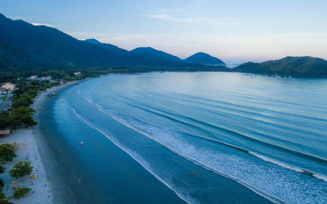 Apartamento Ubatuba, AR, Varanda Gourmet, Piscinas e 300mt Praia