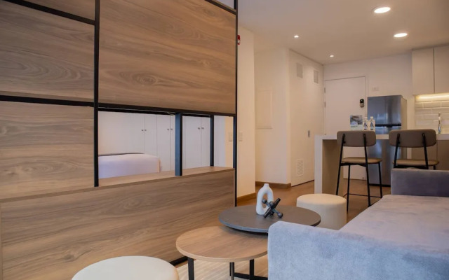 Majestic 1BR With Balcony in Miraflores