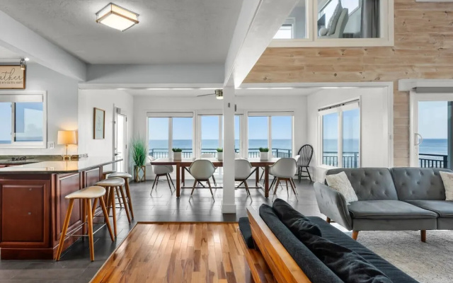 Pool, 7 Bedrooms, Direct Oceanfront, 4 Kitchens