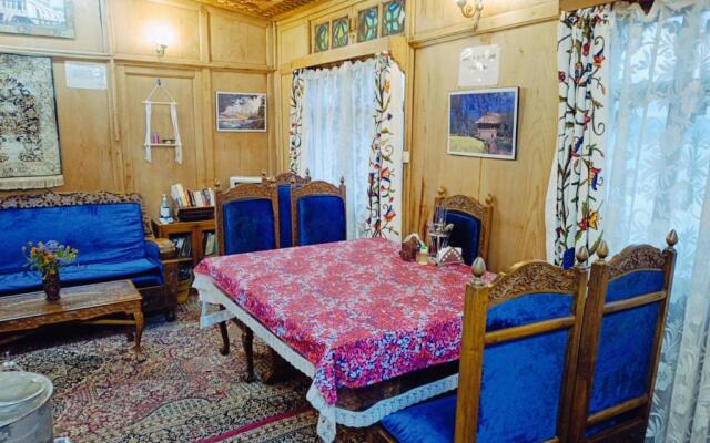 Houseboat New Jeddah