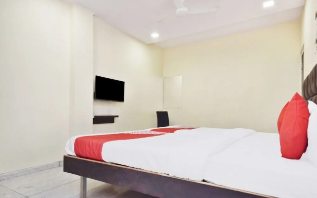 Hotel Royal Front by OYO Rooms