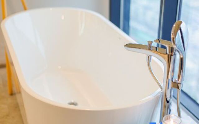 Super 8 Longtan Temple Panda Base Shop