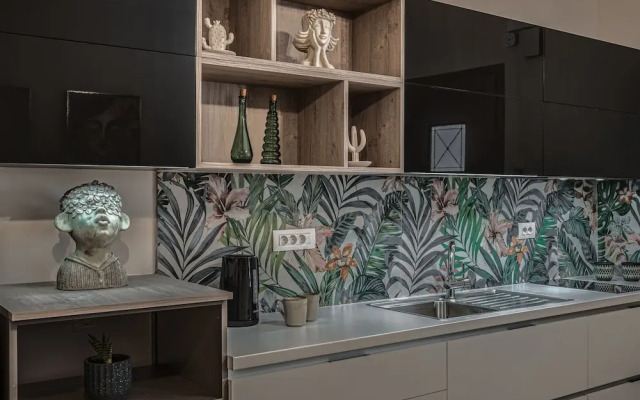 Andy & Hari's Elegant Town Studios