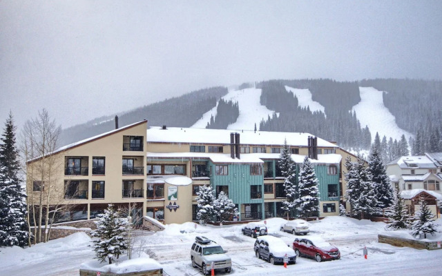 Beautiful Mountain Condo A Minute to Lift - AN210 by RedAwning