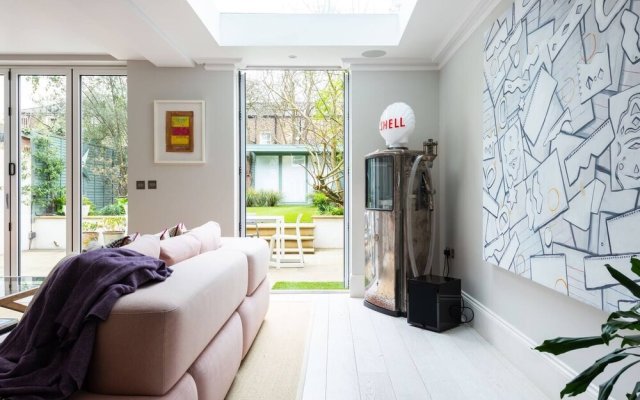 Fantastic 4 Bed House in Iconic Camden