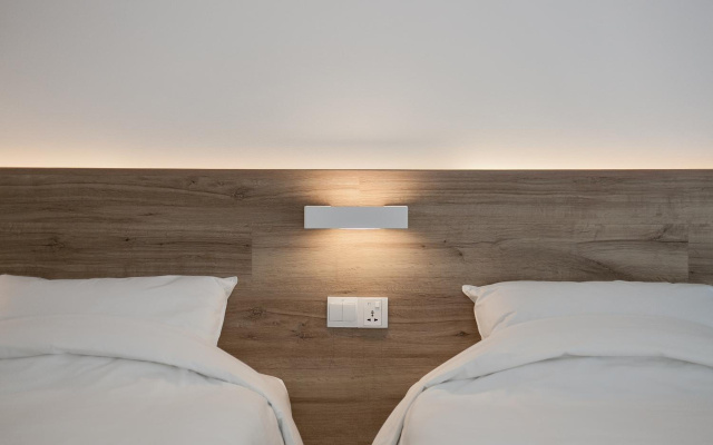 Lloyd's Inn – Guest Rooms – Singapore