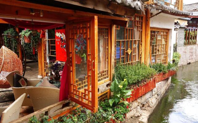 Lijiang Waterfront Inn