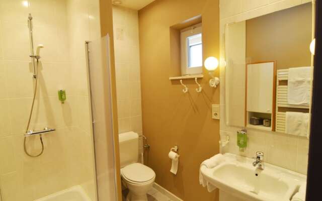Modern Villa with Shared Pool Nearby Saint-Hubert