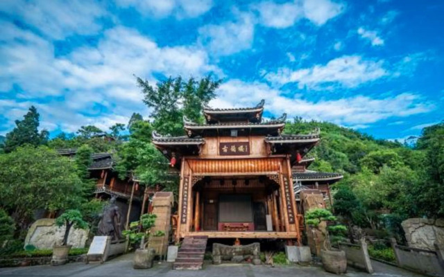 Guyun Langqiao Holiday Hotel