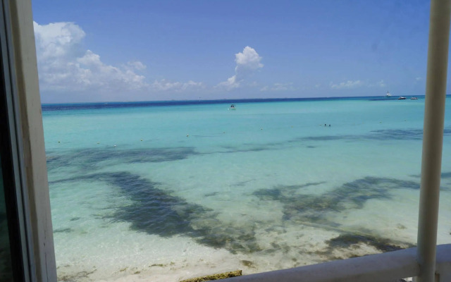 Chichis and Charlies Beachfront