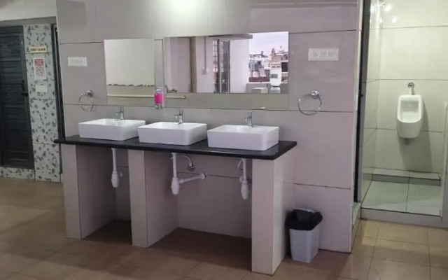 V R S Deluxe Dormitory