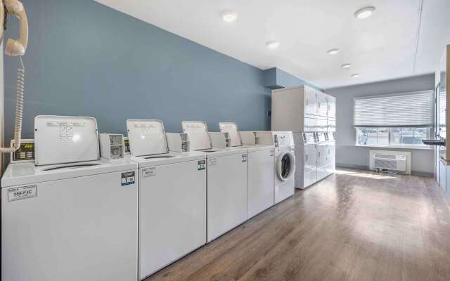 Extended Stay America Select Suites - Wichita - South