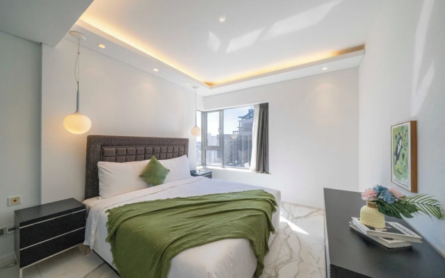 Tyms 2BR 1BA Apt Xujiahui Metro