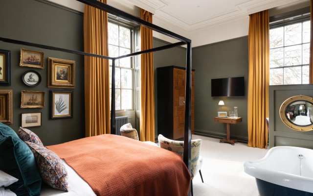 The Churchill Hotel