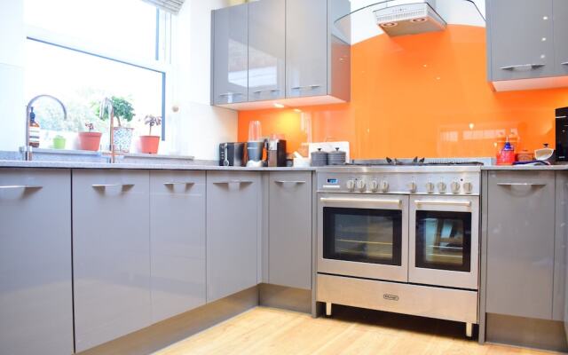 3 Bedroom House in Putney