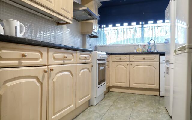 Old Church Road - Deluxe Guest Room