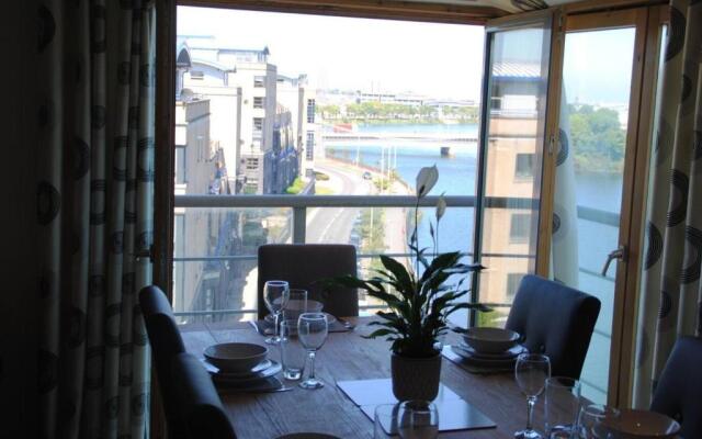 Executive Riverside 3 Bed Apartment
