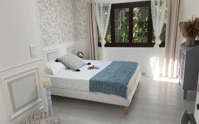 Cap d'Antibes 50m from the beach 3 bedrooms/Pool