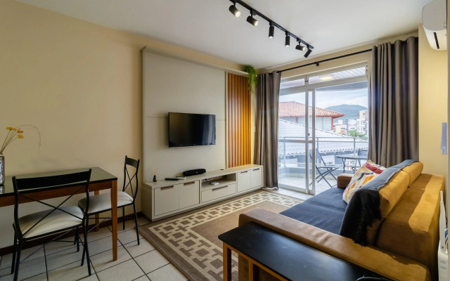 Lindo apto com churrasqueira a 100m do mar EAB0201