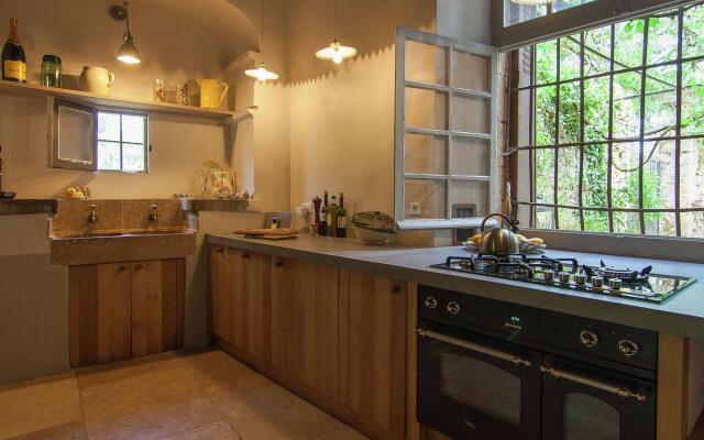 Historic Mansion by the River Lot in Cenevieres