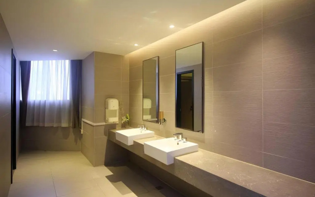 Homeinn Plus Hotel (Changzhou Dinosaur Park Wanda Plaza)