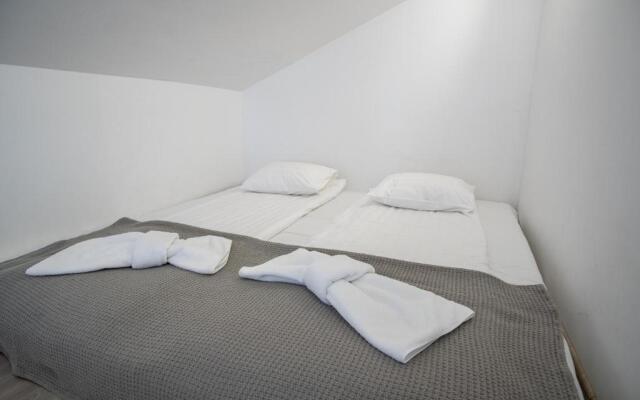 Contact Free Apartments with Free Parking by Dream Stay