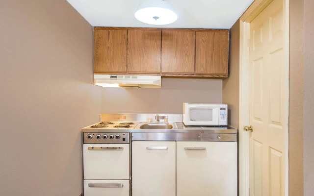 Red Roof Inn & Suites Marysville