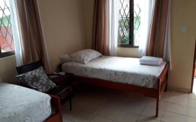 Hostal Familiar La Casita De Los Kimmell