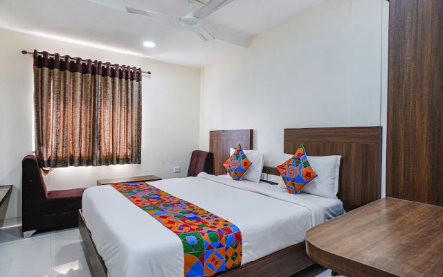 Fabhotel V Grand